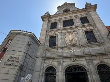 ADRID, İspanya - 12 AUG: Iglesia del Sacramento (Silahlı Kuvvetlerin Katedrali Kilisesi), 12 Ağustos 2024 tarihinde görüldüğü üzere, Madrid, İspanya.