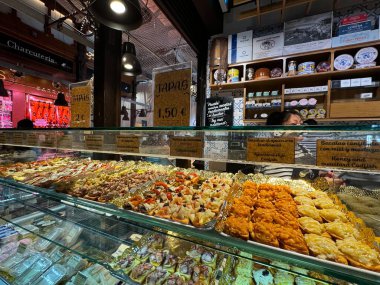 12 Ağustos 2024 'te Madrid, İspanya' da Mercado de San Miguel 'de görüldü..