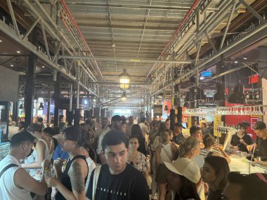 12 Ağustos 2024 'te Madrid, İspanya' da Mercado de San Miguel 'de görüldü..