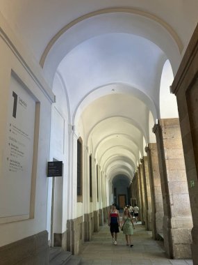 MADRID, SPAIN - 12 AUG: Madrid, İspanya 'daki Reina Sofia Müzesi' nde sergi, 12 Ağustos 2024.