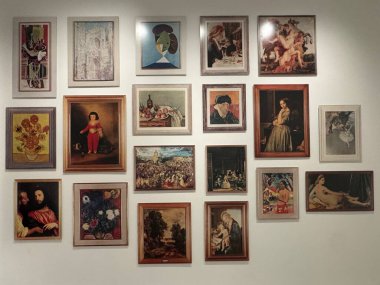 MADRID, SPAIN - 12 AUG: Madrid, İspanya 'daki Reina Sofia Müzesi' nde sergi, 12 Ağustos 2024.