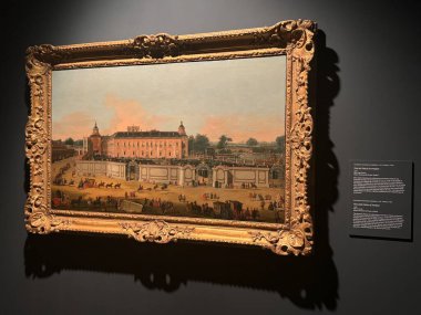 MADRID, İspanya - 12 AUG: In Motion - Taşımacılık ve Diğer Araçlar sergisi Madrid, İspanya 'daki Kraliyet Koleksiyonları Galerisi' nde, 12 Ağustos 2024 'te görüldüğü gibi.