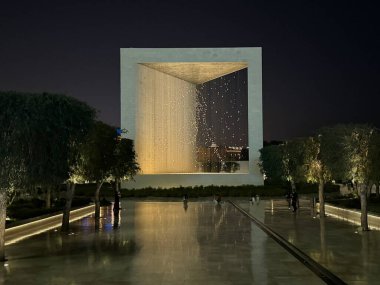 ABU DHABI, BAE - 1 Ocak 2024 'te Abu Dabi, BAE' de görülen Kurucular Anıtı (The Constellation).