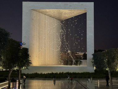 ABU DHABI, BAE - 1 Ocak 2024 'te Abu Dabi, BAE' de görülen Kurucular Anıtı (The Constellation).