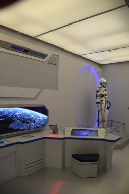 ABU DHABI, BAE - 1 Ocak 2024 'te Abu Dabi, BAE' deki Louvre Müzesinde Çocuk Müzesi sergisi.