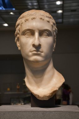 ABU DHABI, BAE - 1 Ocak 2024 'te Abu Dabi, BAE' deki Louvre Müzesinde sergi.