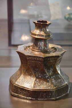 ABU DHABI, BAE - 1 Ocak 2024 'te Abu Dabi, BAE' deki Louvre Müzesinde sergi.