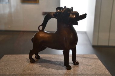 ABU DHABI, BAE - 1 Ocak 2024 'te Abu Dabi, BAE' deki Louvre Müzesinde sergi.