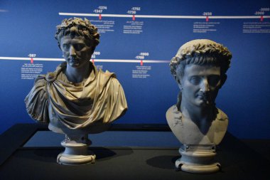 ABU DHABI, BAE - 1 Ocak 2024 'te Abu Dabi, BAE' deki Louvre Müzesinde sergi.