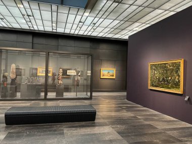 ABU DHABI, BAE - 1 Ocak 2024 'te Abu Dabi, BAE' deki Louvre Müzesinde sergi.