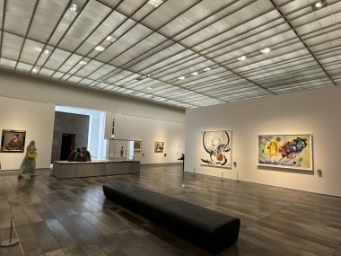 ABU DHABI, BAE - 1 Ocak 2024 'te Abu Dabi, BAE' deki Louvre Müzesinde sergi.