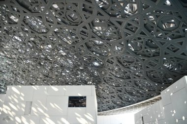ABU DHABI, BAE - 1 Ocak 2024 'te Abu Dabi, BAE' deki Louvre Müzesi.