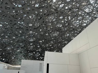 ABU DHABI, BAE - 1 Ocak 2024 'te Abu Dabi, BAE' deki Louvre Müzesi.