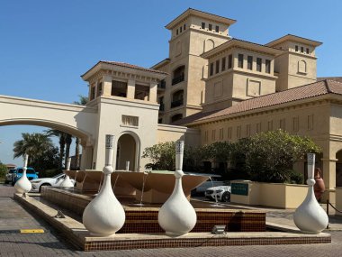 ABU DHABI, BAE - 1 Ocak 2024 'te Abu Dabi, BAE' deki St. Regis Saadiyat Adası Tatil Köyü.