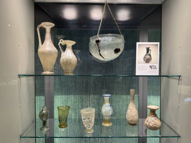 CORNING, New York - 31 Ağustos 2024 'te Corning, New York' taki Cam Müzesi 'nde 31: 35 Yüzyıllık Cam Sergisi.