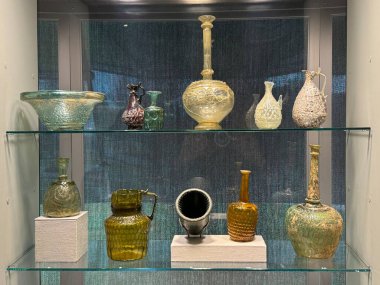 CORNING, New York - 31 Ağustos 2024 'te Corning, New York' taki Cam Müzesi 'nde 31: 35 Yüzyıllık Cam Sergisi.