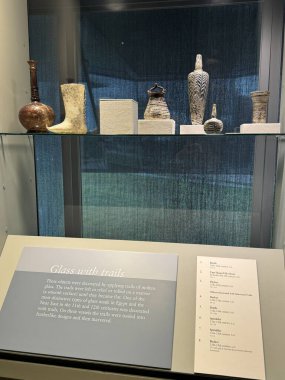 CORNING, New York - 31 Ağustos 2024 'te Corning, New York' taki Cam Müzesi 'nde 31: 35 Yüzyıllık Cam Sergisi.