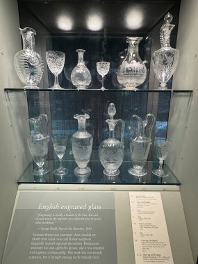 CORNING, New York - 31 Ağustos 2024 'te Corning, New York' taki Cam Müzesi 'nde 31: 35 Yüzyıllık Cam Sergisi.