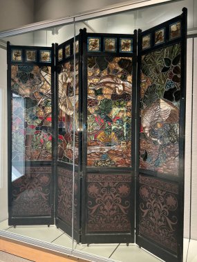 CORNING, New York - 31 Ağustos 2024 'te Corning, New York' taki Cam Müzesi 'nde 31: 35 Yüzyıllık Cam Sergisi.