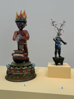 CORNING, NY - 31 AUG: Collidoscope - de la Torre Brothers RetroPerspective show Corning, New York 'taki Corning Cam Müzesinde, 31 Ağustos 2024' te görüldüğü gibi.