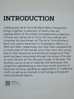 CORNING, NY - 31 AUG: Collidoscope - de la Torre Brothers RetroPerspective show Corning, New York 'taki Corning Cam Müzesinde, 31 Ağustos 2024' te görüldüğü gibi.