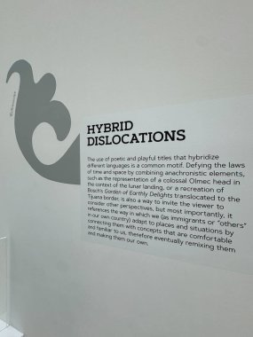 CORNING, NY - 31 AUG: Collidoscope - de la Torre Brothers RetroPerspective show Corning, New York 'taki Corning Cam Müzesinde, 31 Ağustos 2024' te görüldüğü gibi.