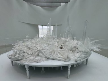 CORNING, NY - 31 AUG: Çağdaş Sanat + Tasarım Kanadı Corning, New York 'taki Corning Cam Müzesinde, 31 Ağustos 2024' te görüldüğü gibi.