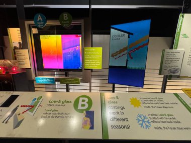 CORNING, NY - 31 AUG: Corning, New York 'taki Corning Cam Müzesi' nde sergi, 31 Ağustos 2024.