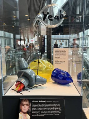 CORNING, NY - 31 AUG: Corning, New York 'taki Corning Cam Müzesi' nde sergi, 31 Ağustos 2024.