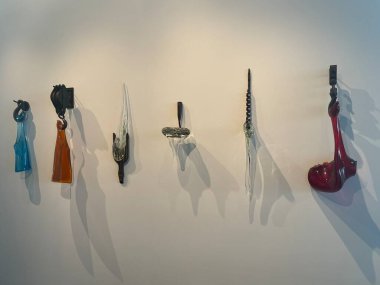 CORNING, New York - 31 AUG: Heineman Galerisi - Corning, New York 'taki Corning Cam Müzesi' nde Çağdaş Cam 1975-2000 sergisi, 31 Ağustos 2024.