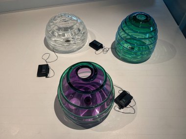 CORNING, New York - 31 AUG: Heineman Galerisi - Corning, New York 'taki Corning Cam Müzesi' nde Çağdaş Cam 1975-2000 sergisi, 31 Ağustos 2024.