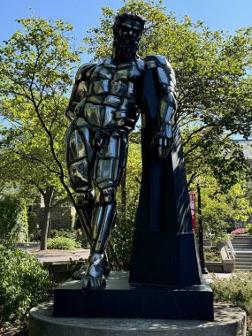ITHACA, NY - 1. SEP: Herakles in Ithaka I by Jason Seley, Ithaca, New York 'taki Cornell Üniversitesi kampüsünde, 1..