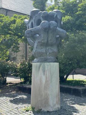 ITHACA, NY - 1. SEP: Jacques Lipchitz 'in Sesli Sesler Şarkısı, New York' taki Cornell Üniversitesi kampüsünde, 1..