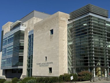 ITHACA, NY - SEP 1: The Robert A. ve Ian M. Beck Center (Cornell Peter ve Stephanie Nolan Otel Yönetimi Okulu), Ithaca, New York 'taki Cornell Üniversitesi kampüsünde, 1..