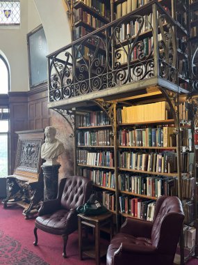 ITHACA, NY - İ.S. 1: MS: New York 'taki Cornell Üniversitesi kampüsündeki Uris Kütüphanesi' ndeki Beyaz Kütüphane, 1..