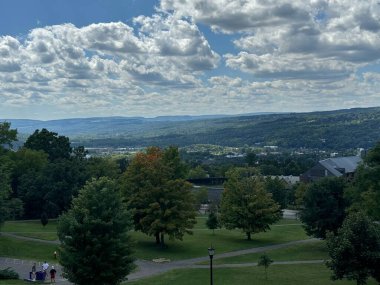 ITHACA, NY - 1. SEP: Ithaca, New York 'taki Cornell Üniversitesi kampüsünün 1..