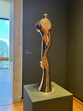 ITHACA, NY - 1. SEP: 1. Sezon 1. Bölüm 'de görüldüğü üzere New York, Ithaca' daki Herbert F. Johnson Sanat Müzesinde sergi.