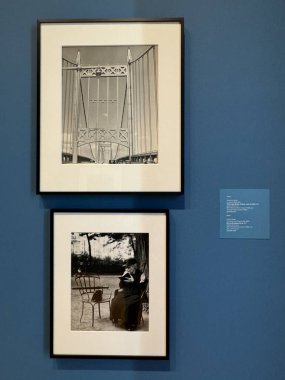 ITHACA, NY - 1. SEP: 1. Sezon 1. Bölüm 'de görüldüğü üzere New York, Ithaca' daki Herbert F. Johnson Sanat Müzesinde sergi.