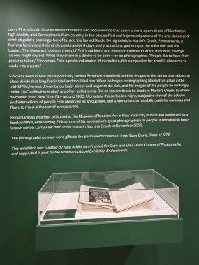 ITHACA, NY - 1. SEP: 1. Sezon 1. Bölüm 'de görüldüğü üzere New York, Ithaca' daki Herbert F. Johnson Sanat Müzesinde sergi.