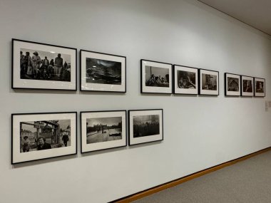 ITHACA, NY - 1. SEP: 1. Sezon 1. Bölüm 'de görüldüğü üzere New York, Ithaca' daki Herbert F. Johnson Sanat Müzesinde sergi.