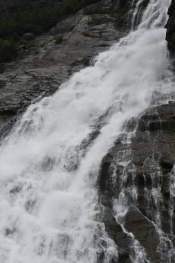 Nugget Falls, Juneau, Alaska 'daki Mendenhall Buzul Ulusal Parkı' nda.