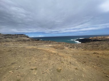 Hawaii 'deki Büyük Ada' da, Kau 'da Papakolea Yeşil Kum Kumsalı