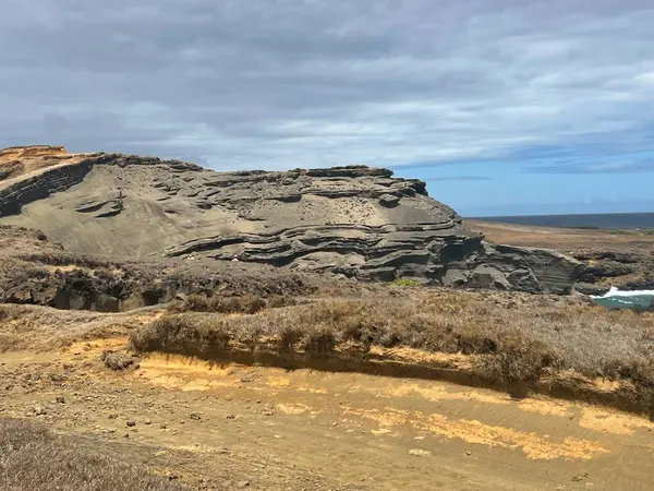 Hawaii 'deki Büyük Ada' da, Kau 'da Papakolea Yeşil Kum Kumsalı