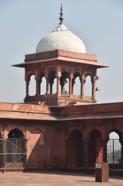 DELHI, INDIA - 16 Şubat 2024 'te Hindistan' ın Eski Delhi şehrinde Jama Mescidi.