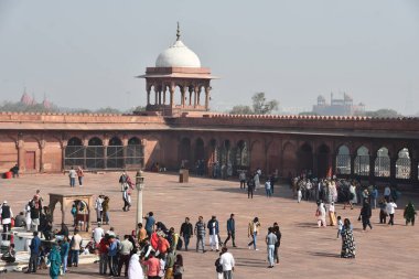 DELHI, INDIA - 16 Şubat 2024 'te Hindistan' ın Eski Delhi şehrinde Jama Mescidi.