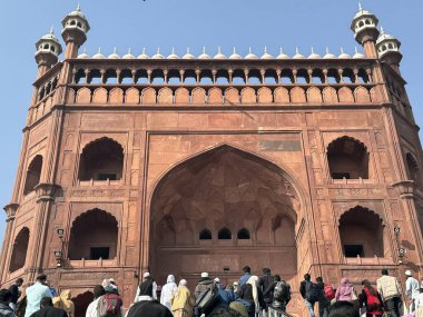 DELHI, INDIA - 16 Şubat 2024 'te Hindistan' ın Eski Delhi şehrinde Jama Mescidi.