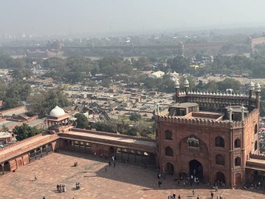 DELHI, INDIA - 16 Şubat 2024 'te Hindistan' ın Eski Delhi şehrinde Jama Mescidi.