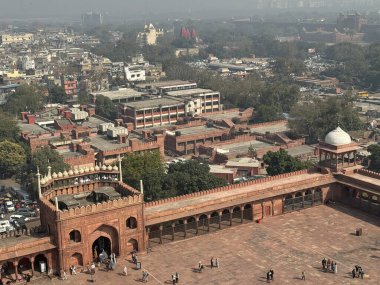 DELHI, INDIA - 16 Şubat 2024 'te Hindistan' ın Eski Delhi şehrinde Jama Mescidi.