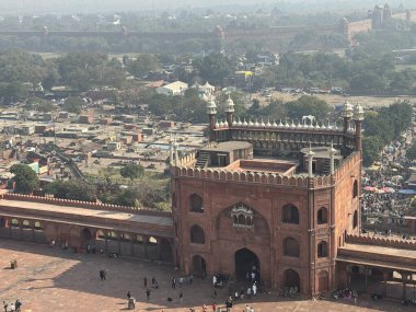 DELHI, INDIA - 16 Şubat 2024 'te Hindistan' ın Eski Delhi şehrinde Jama Mescidi.