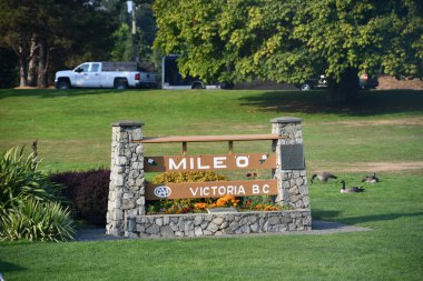 VICTORIA, BC, CANADA - 27 AUG: 8000 km uzunluğundaki Trans-Canada Anıtı, Victoria, British Columbia, Kanada 'da, 27 Ağustos 2023' te görüldüğü gibi.